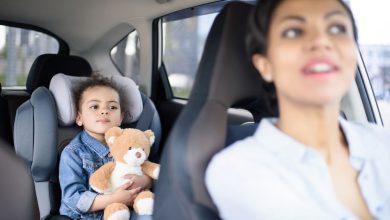 mom and baby in car