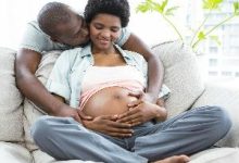 Black pregnant couple